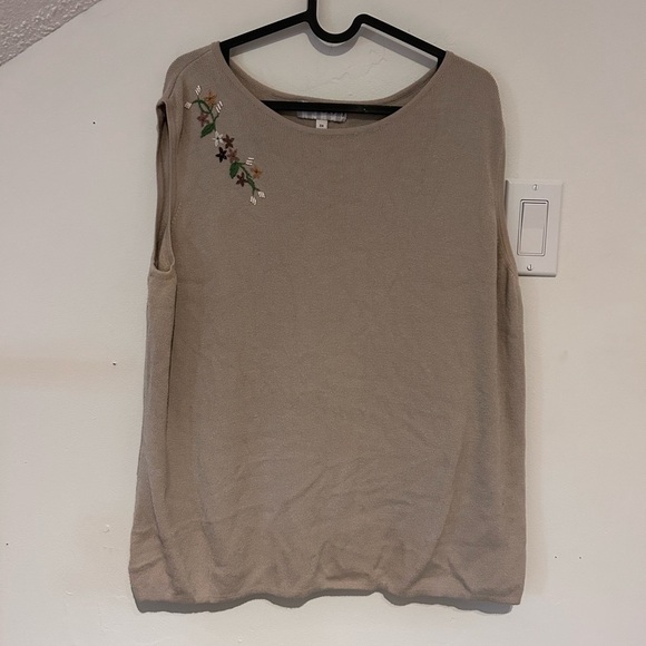 Philosophy Tan Blouse with Floral Detail - Picture 1 of 4